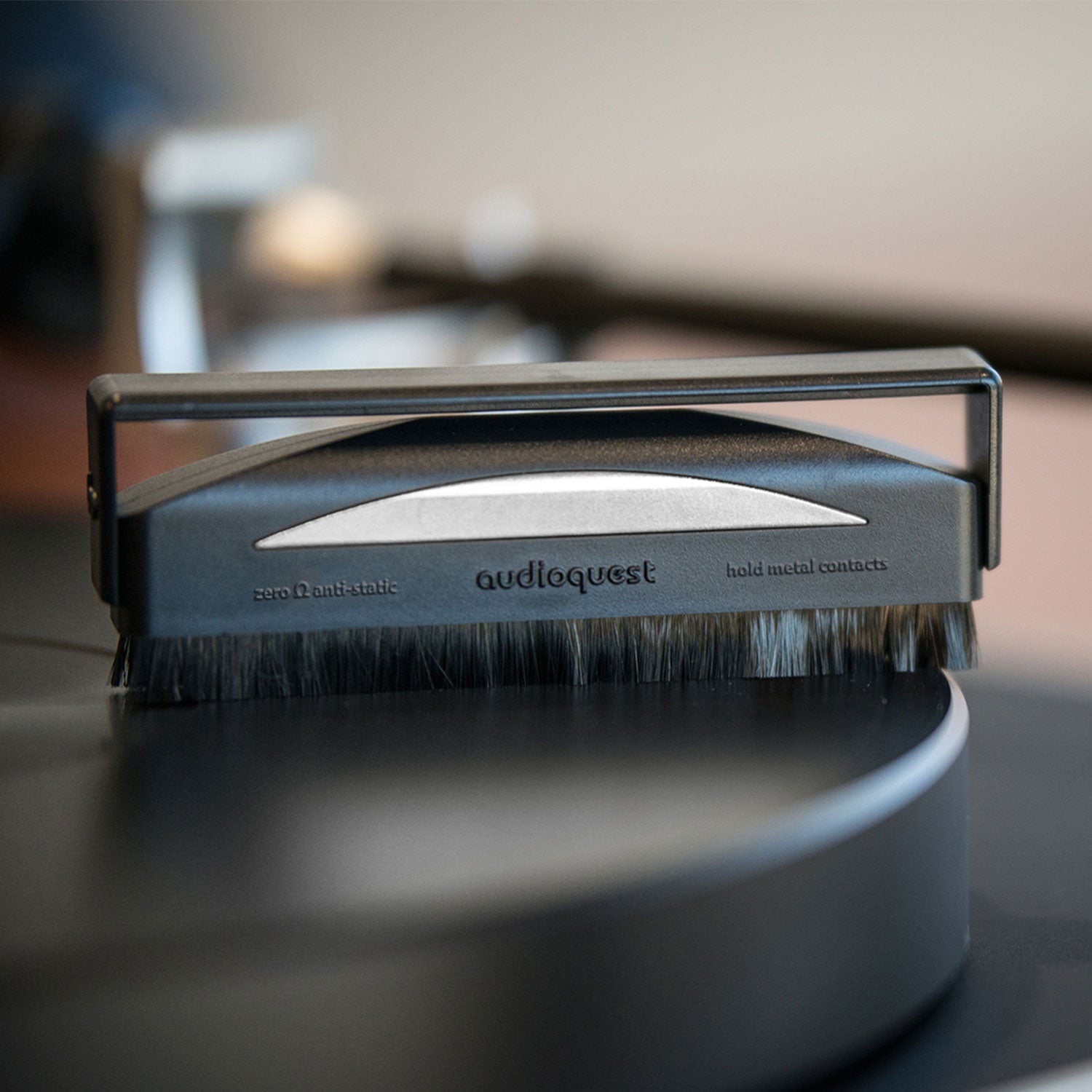audioquest-silver-anti-static-record-brush-schallplattenb-rste image 6